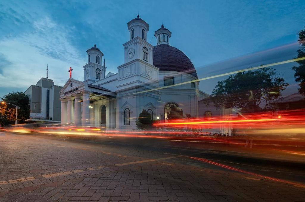 New Mira Hotel Semarang Exterior photo