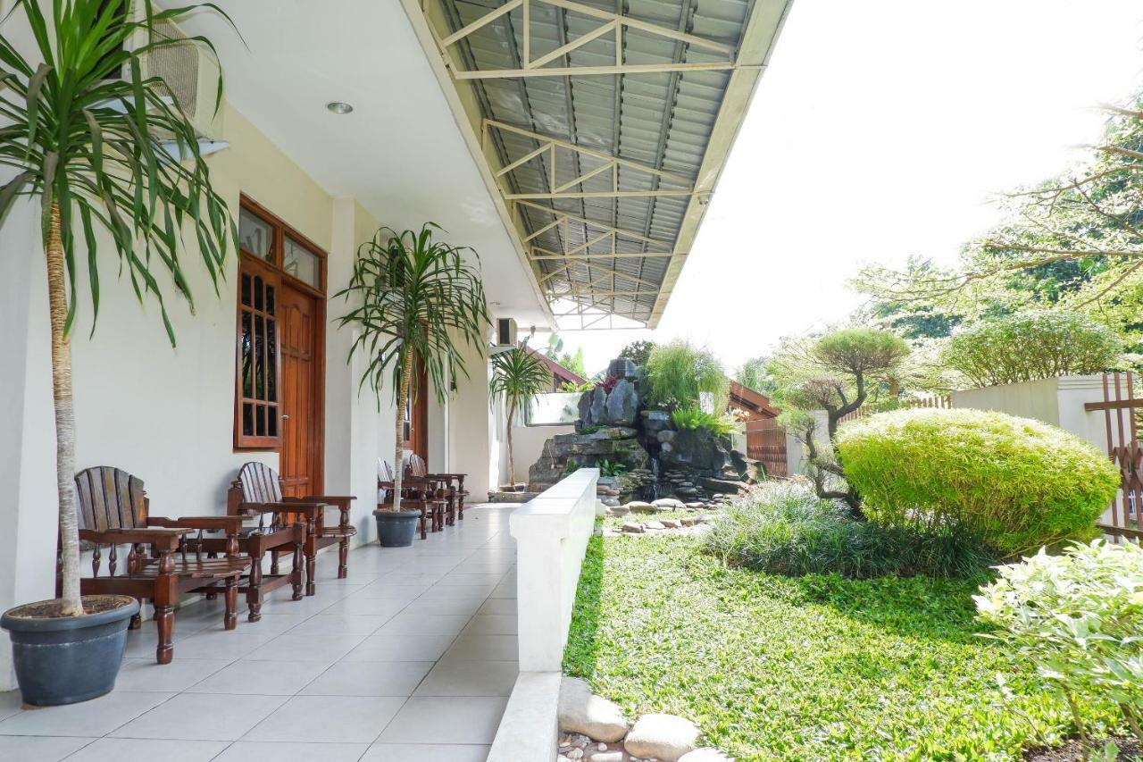 New Mira Hotel Semarang Exterior photo