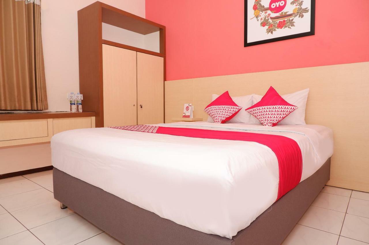 New Mira Hotel Semarang Exterior photo